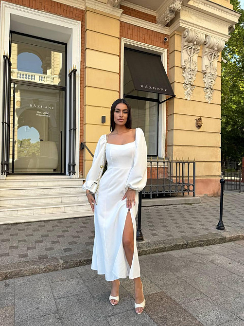 Женское праздничное сдержанное макси платье с разрезом костюмка Молочный, 50/52 Одесса - изображение 6