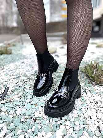 SOTHBY'S Жіночі черевики Sothby 's чорні шкіра лакована розмір 36-39 (M-1075) Коломыя