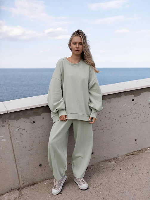 Женский оверсайз костюм: объемная кофта с трендовыми брюками бананами турецкий дабл фейс 100% хлопок Оливка Одесса - изображение 6