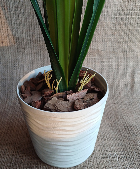 Штучна латексна орхідея цимбідіум у пластиковому кашпо рожева Дніпро - фото 3