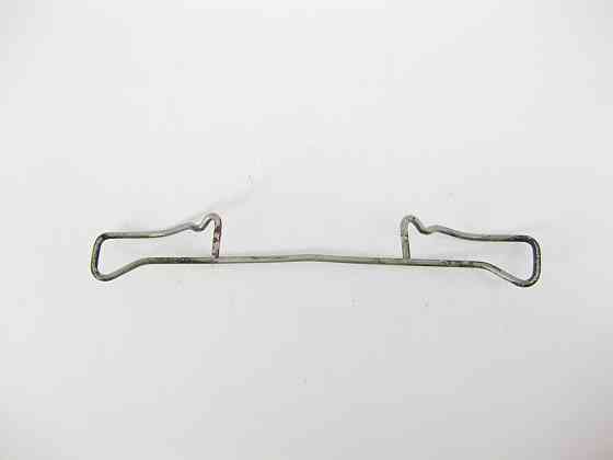 Mercedes-Benz  A0004218891 Утримуюча скоба - пружина скоби переднього гальмівного супорта E-Class W210 W211 C-Class W202 CLK C208 S-Class W220 Одесса