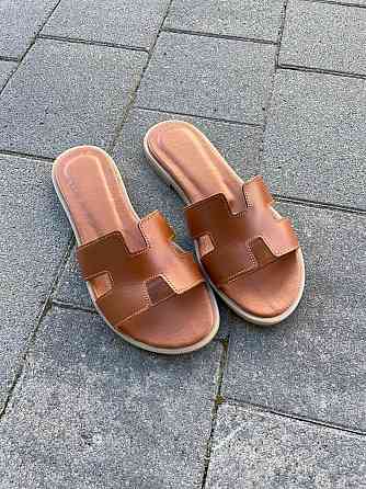 Dino Vittorio Зручні жіночі шкіряні коричневі шльопанці на низькій підошві Dino Vittorio 102-50 Коломия