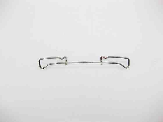 Mercedes-Benz  A0004218891 Утримуюча скоба - пружина скоби переднього гальмівного супорта E-Class W210 W211 C-Class W202 CLK C208 S-Class W220 Одесса