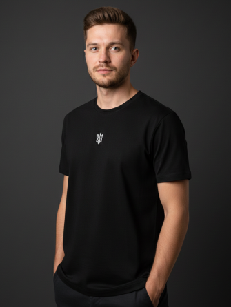 Вишитий Тризуб на чорній футболці Київ