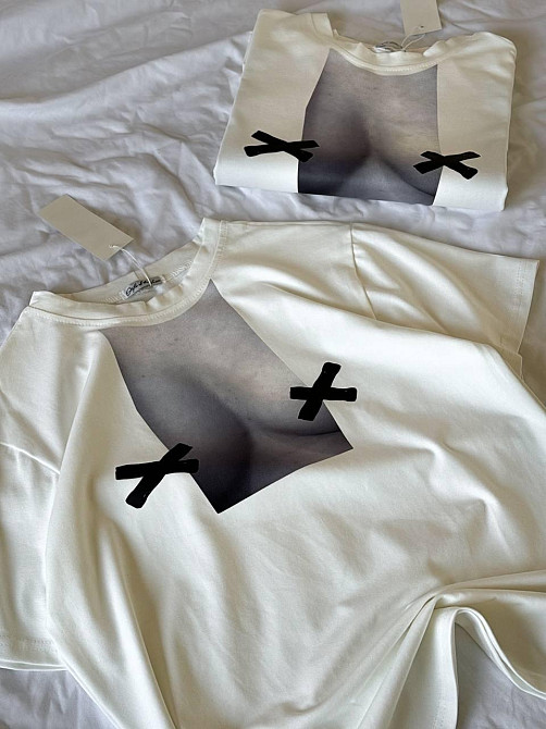 Жіноча стильна оверсайз футболка з пікантним малюнком турецький кулір Одеса - фото 2