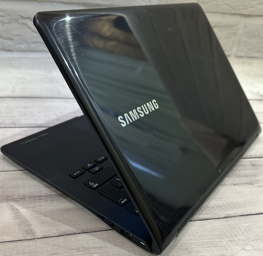 Ноутбук Сенсорний Samsung 13,3" Quad- Core 4Gb. ОЗП / 128Gb. SSD (r1772) Київ - фото 4