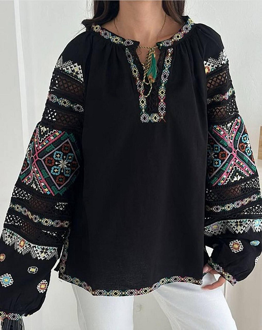 Женская современная вышиванка с разноцветной вышивкой 80% хлопок, 20% полиэстер. Черный, 52 Одесса - изображение 1
