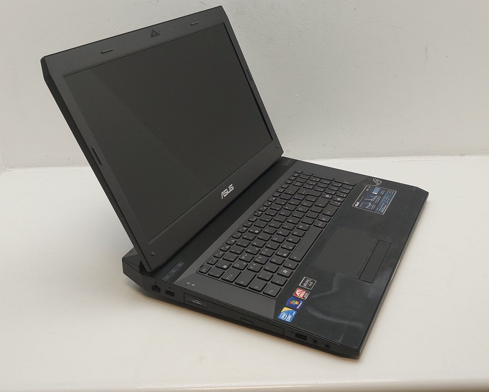 Ноутбук ASUS ROG G73J i7-720QM\2+2+2+2\0\ATI HD 5870 АКБ- (товар вживаний) Луцьк - фото 1