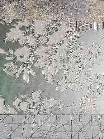 Шпалери вінілові на флізелін Sirpi Alta gamma Sempre 3 вензелі бежеві на сріблястому великі структурні 3д Київ