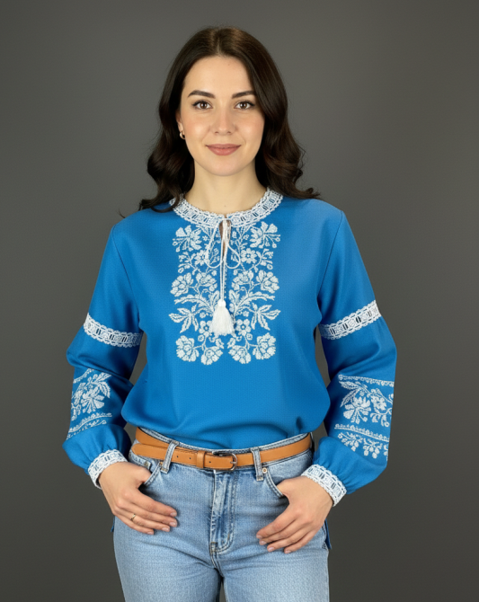 Женская натуральная вышиванка на домотканном голубом холсте и цветочными рукавами 52 Киев - изображение 1
