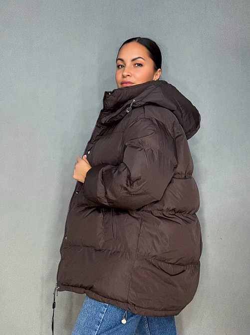 Куртка жіноча Lady Yep 10008 довга оверсайз пуффер з капюшоном коричнева, коричневий, 44 Київ - фото 2