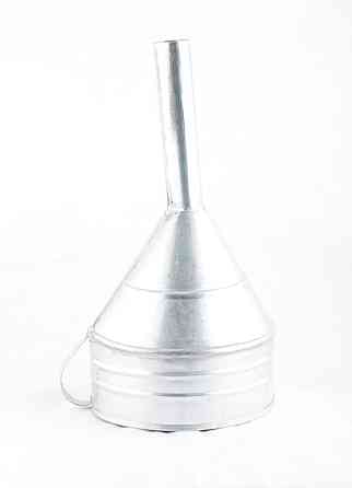 Лійка металева для вантажівок 5л, пряма Київ