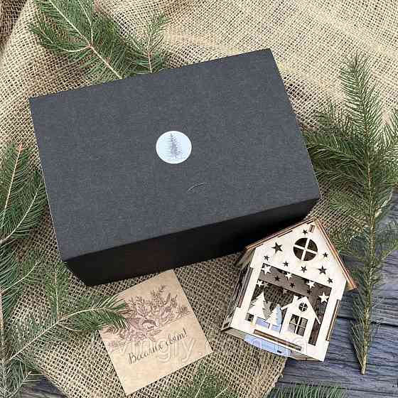 Символичный подарок на Новый год и Рождество для мужчины: домик с подсветкой и глинтвейн Ирпень