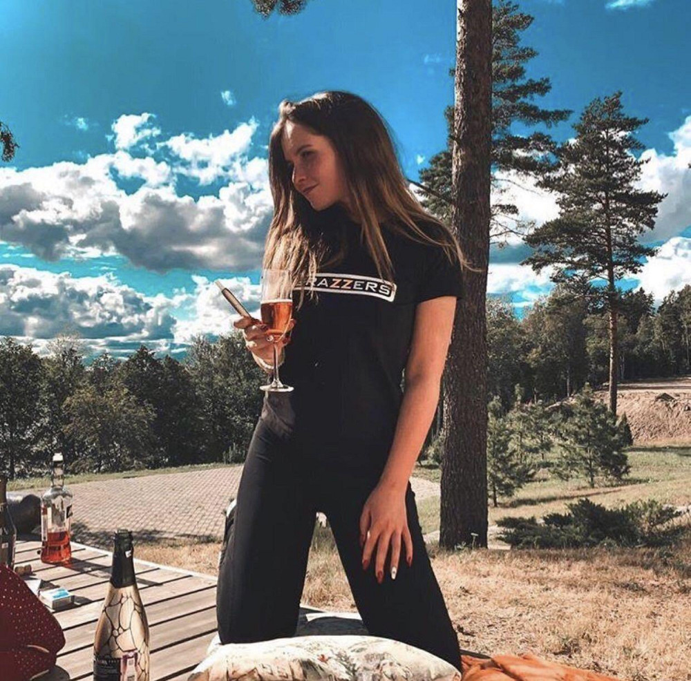 Черная Женская футболка с надписью BRAZZERS Черновцы - изображение 1