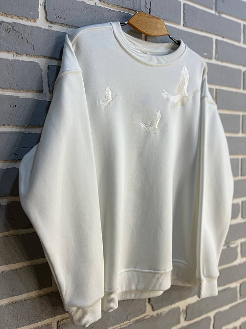 Свитшот женский Pepper&mint 24-18 утепленный вышивка птицы оверсайз белый, белый, L Одесса - изображение 4