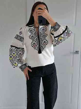 Женская праздничная современная вышиванка с объемным рукавом 80% хлопок, 20% полиэстер. 46 Одесса