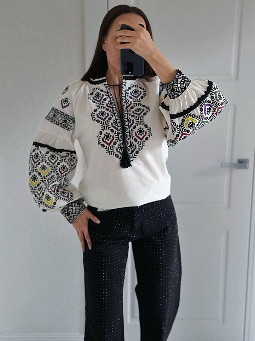 Женская праздничная современная вышиванка с объемным рукавом 80% хлопок, 20% полиэстер. 46 Одесса - изображение 1