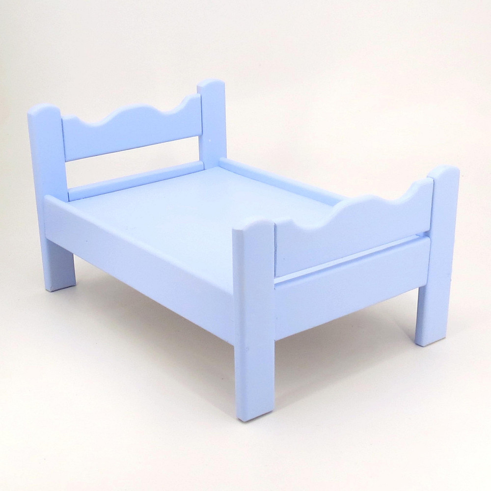 Кровать для кукол 