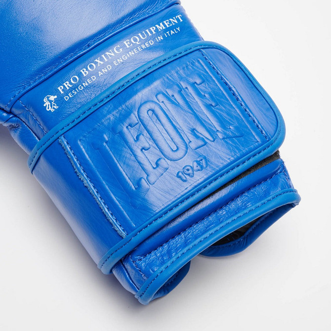 Боксерські рукавиці Leone GN111 THE GREATEST Blue 10 унцій (бинти 4 м. в комплекті) Кам'янське - фото 9