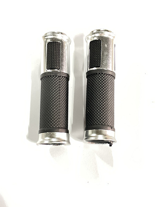 Ручки керма з алюмінію. відбійником (срібло) Мукачево - фото 1