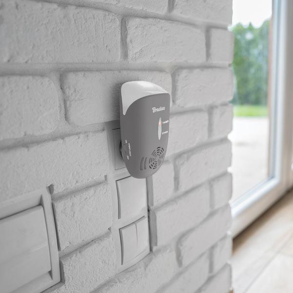 Електронний відлякувач гризунів та комах с LED лампой 200м² BRADAS Польща Київ - фото 4