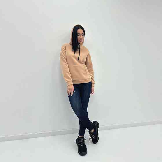 Однотонный батник с капюшоном 