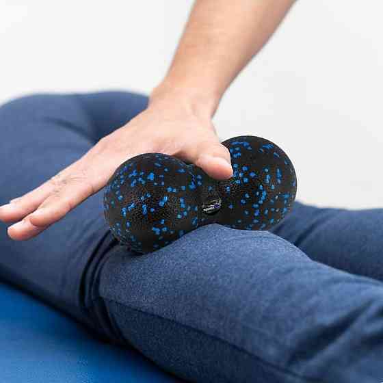 Масажний м'яч подвійний PowerPlay PP-4352 Epp foam peanut ball (d8*16cm.) Чорно/Синій Кам'янське