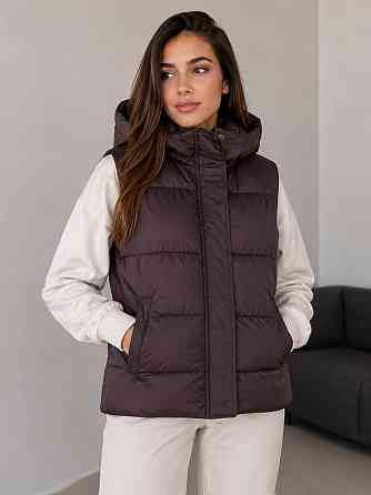 Жилетка женская Lady Yep 7015-2 с капюшоном средняя длина коричневая, коричневый, 44 Киев