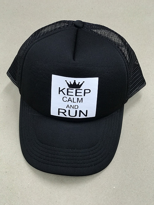 Чорна кепка- тракер із написом — "Keep calm and run". Чернівці - фото 1