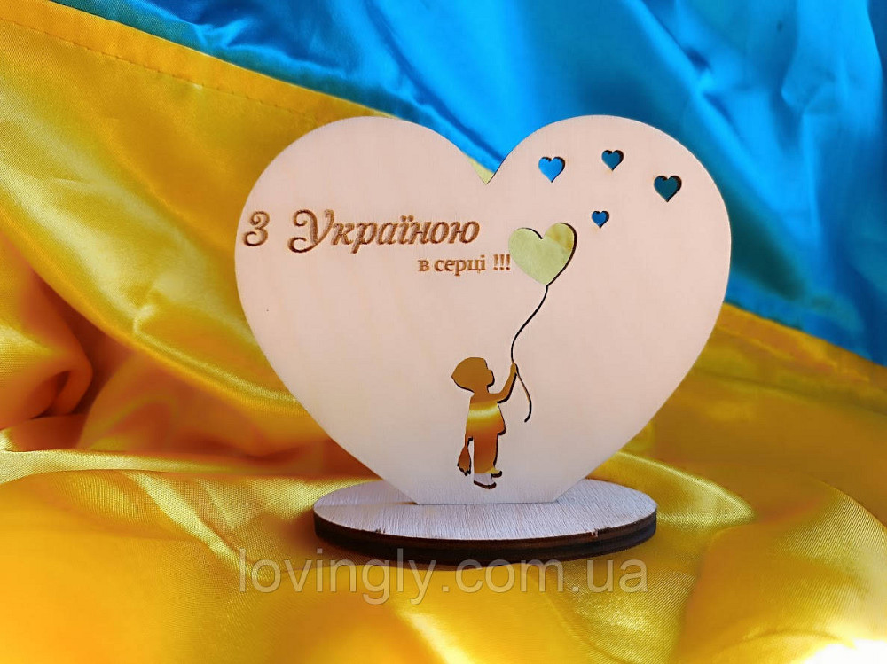 Деревянная табличка на подставке 