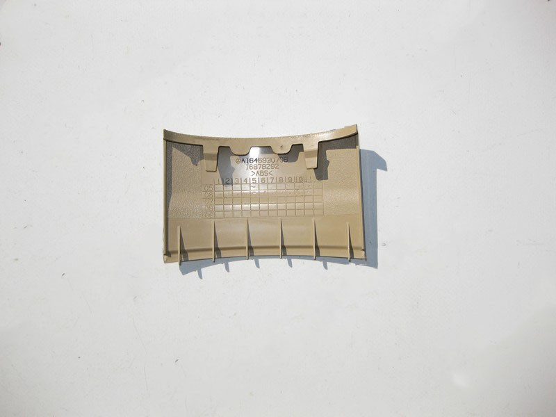 Mercedes-Benz  A1646830708 8K67 Бежева накладка між підсклянниками та кришкою підлокітника ML W164 GL X164 Одеса - фото 2