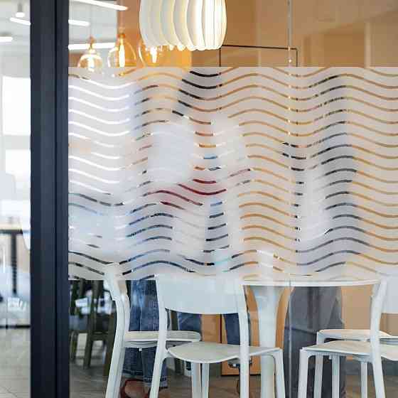 Волнистая оконная пленка Киев