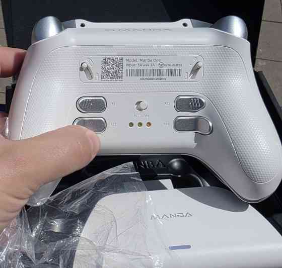 Беспроводной геймпад Manba One с дисплеем, RGB-подсветкой и док-стан. Харьков