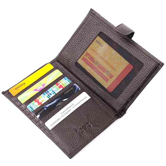 Вертикальное мужское портмоне с хлястиком из натуральной кожи KARYA 21192 Коричневый Киев