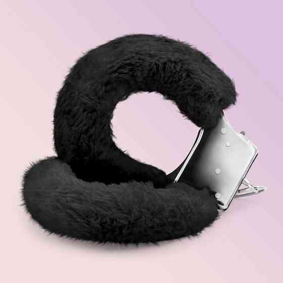 Наручники Love Cuffs Crushious металлические, с чёрным мехом Sex Aura Киев