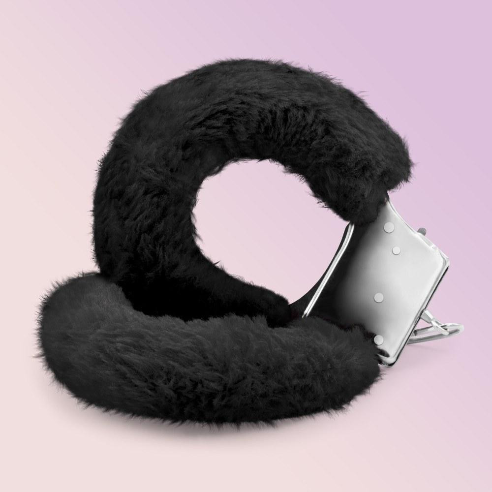 Наручники Love Cuffs Crushious металлические, с чёрным мехом Sex Aura Киев - изображение 2