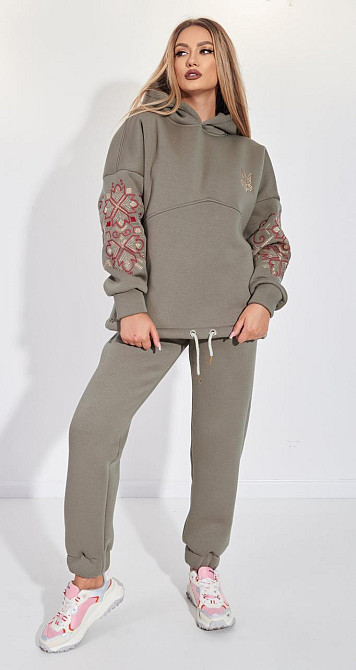 Тёплый костюм с украинской вышивкой (48) Киев - изображение 1