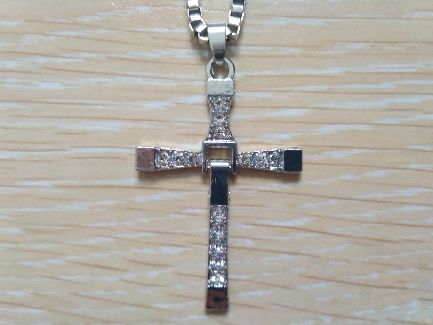 Хрестик Домінік Торетто на дзеркало в авто Київ - фото 1