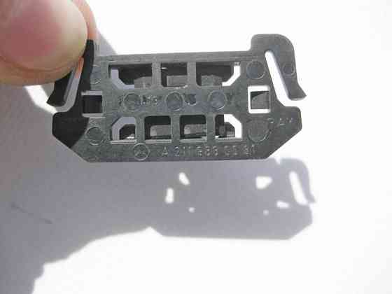 Mercedes-Benz  A2119880081 Кріплення пластику склоочисника E-Class W211 CLS C219 Одесса