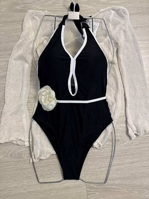 Жіночий суцільний купальник із квіткою Чорний L Харків - фото 2