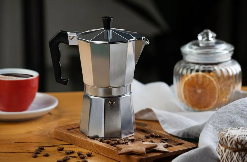 Алюминиевая гейзерная кофеварка UNIQUE UN-1911 на 1-3 чашки, 135 мл, удобная и компактная Одесса - изображение 4