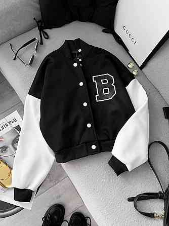 Женский теплый укороченный оверсайз бомбер на кнопках трехнитка на флисе Одесса