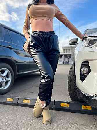 Штаны-джоггеры из экокожи на флисе Spenser 42-44, Черный Киев