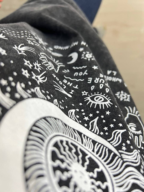 Футболка женская A-N 25062 оверсайз вареная тай-дай с принтом луна, черный, one size Киев - изображение 20