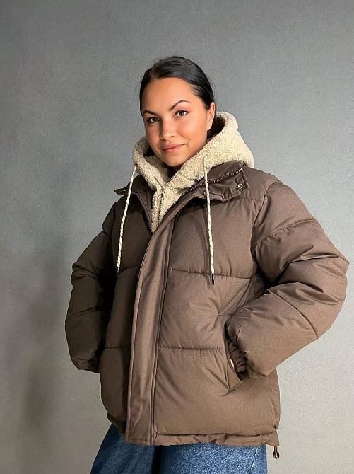 Куртка женская Lady Yep 8096 оверсайз с капюшоном и мехом тедди коричневая, коричневый, 46 Киев - изображение 16