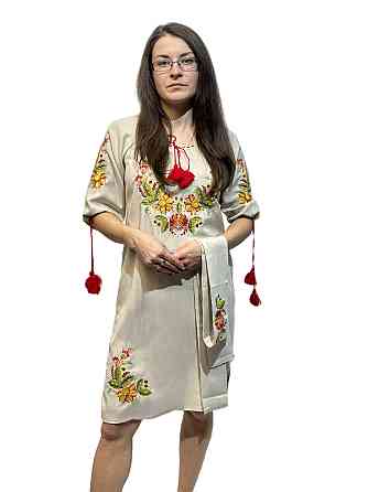 Женское вышитое платье с ярким орнаменте в бежевом цвете Киев