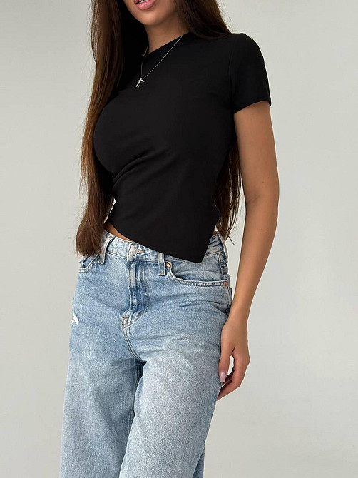 Женская базовая футболка с акцентным низом в виде треугольника креп-дайвинг Черный, 46/48 Одесса - изображение 4