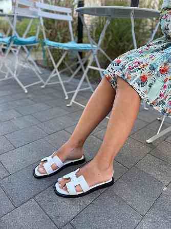 GREMMY Стильні жіночі шкіряні білі шльопанці на плоскій чорній підошві GREMMY 727 р. 36-40 Коломыя