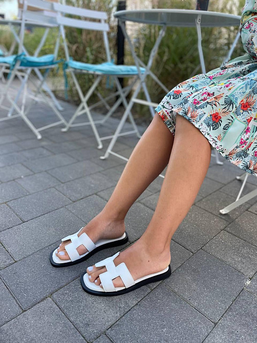 GREMMY Стильні жіночі шкіряні білі шльопанці на плоскій чорній підошві GREMMY 727 р. 36-40 Коломыя - изображение 3