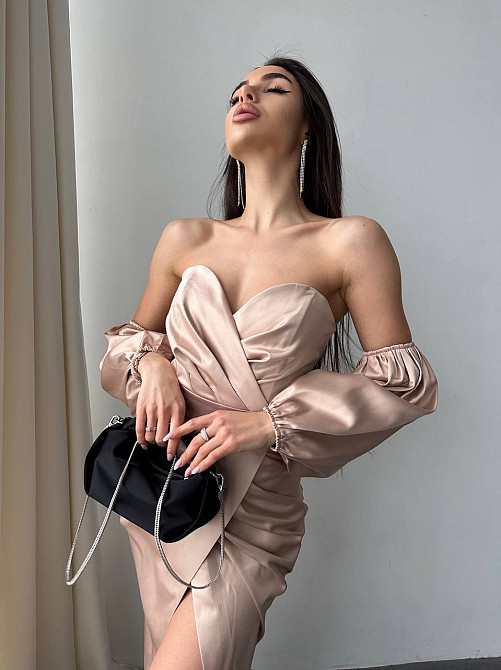 Жіноче розкішне вечірнє плаття зі шлейфом і знімними рукавами з королівського атласу Бежевий, M Одеса - фото 6